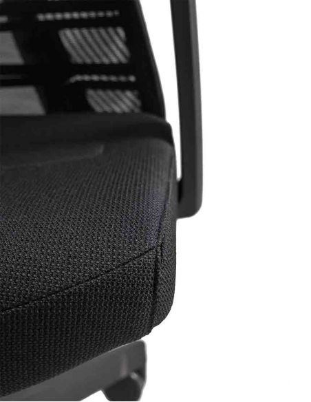 Крісло INTERSTUHL PURE PU213 BLACK MESH