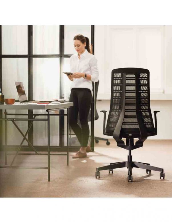 Крісло INTERSTUHL PURE PU213 BLACK MESH