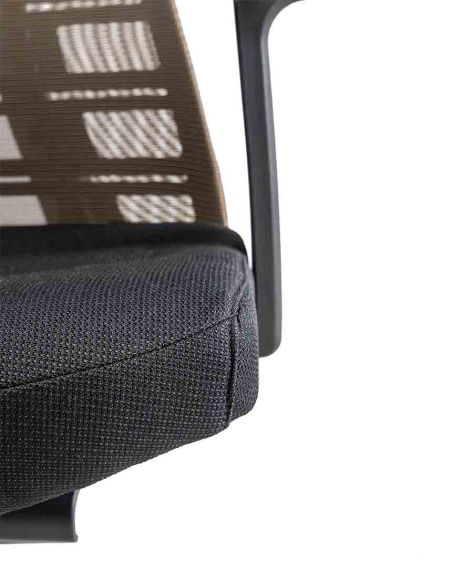 Крісло INTERSTUHL PURE PU213 BROWN MESH