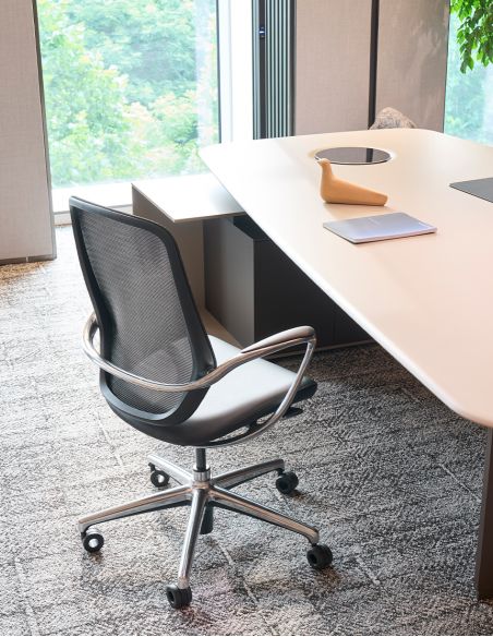 Конференц-крісло KRESLALUX HIME HM02P