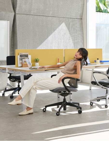 Конференц-крісло KRESLALUX HIME HM02B