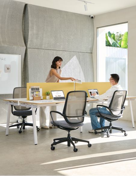 Конференц-крісло KRESLALUX HIME HM02B