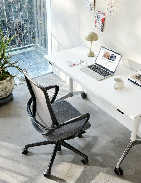 Конференц-крісло KRESLALUX HIME HM02B