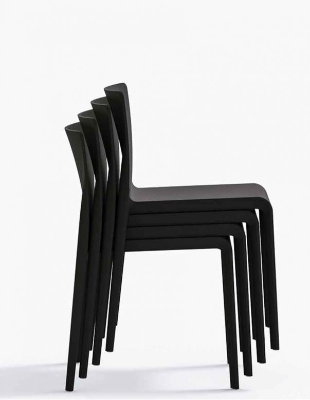 Стілець PEDRALI VOLT 670 Чорний