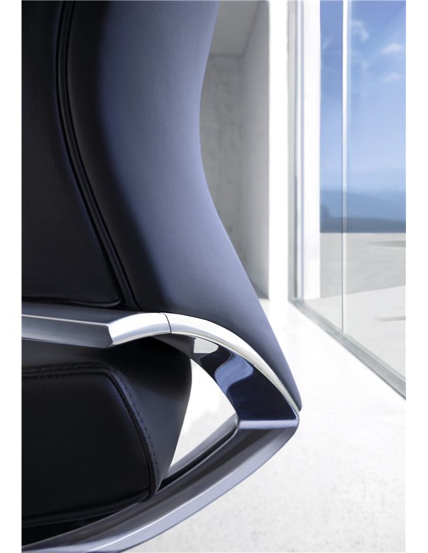 Крісло KLOBER CENTEO для керівника чорного кольору