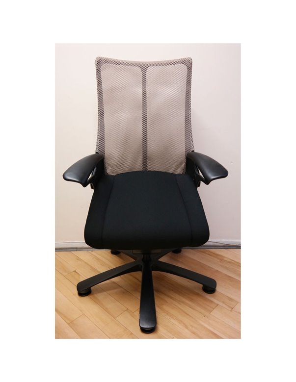 Крісло Okamura Leopard роботизоване на колесах