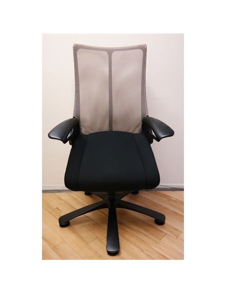 Крісло Okamura Leopard роботизоване на колесах