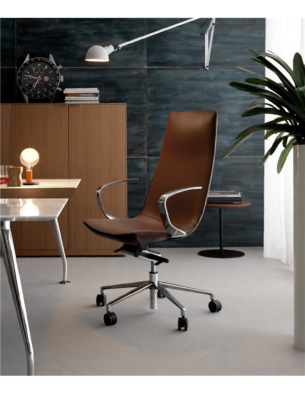 Крісло QUINTI SEDUTE AMELIE COMFORT для керівника, шкіряне