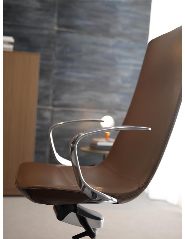 Крісло QUINTI SEDUTE AMELIE COMFORT для керівника, шкіряне