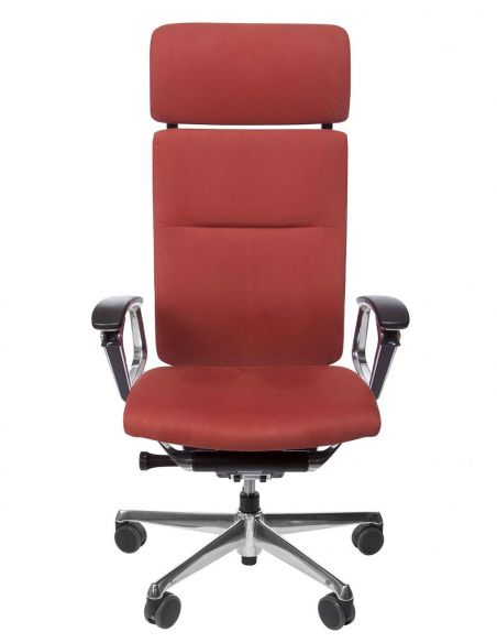 Крісло Okamura Duke для керівника преміум класу з тканинною оббивкою