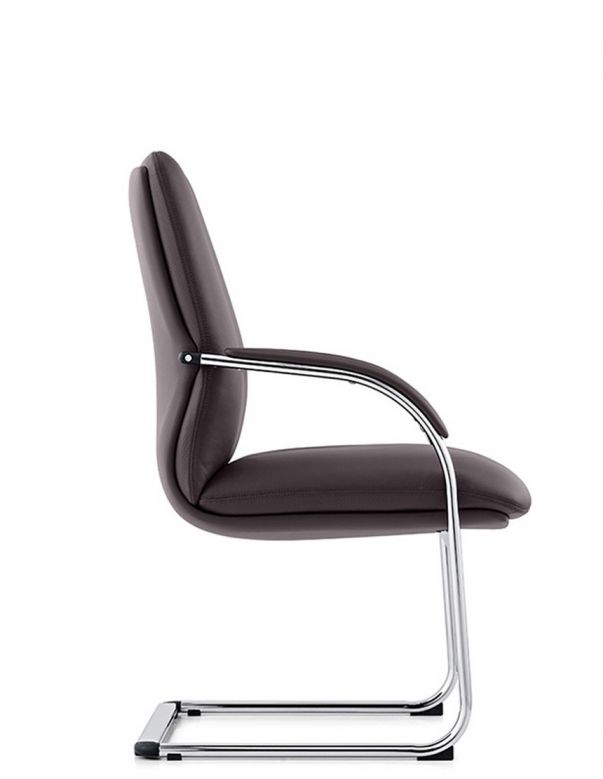 Крісло керівника шкіряне A2216 БЕЖЕВА...