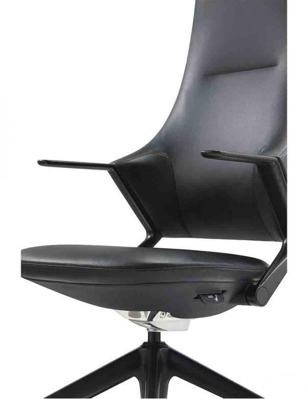 Крісло керівника BALLET FK011-A чорна...